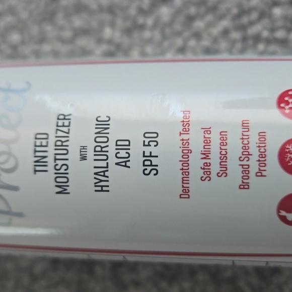 MD Healthy Skin Lab Protect Tinted Moisturizer With Hyaluronic Acid SPF 50 - Picture 4 of 6